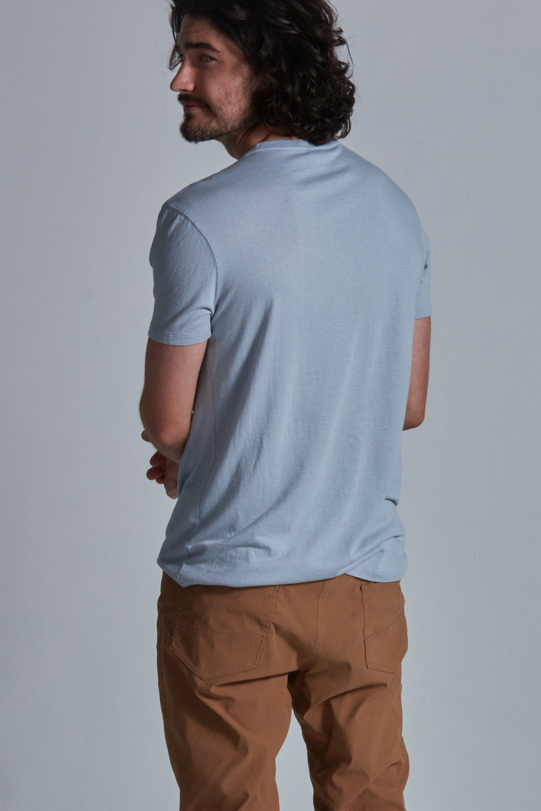 ONNO bamboo t-shirt in Sky Blue Unpatched, Nic is 5'11" and wearing size M.