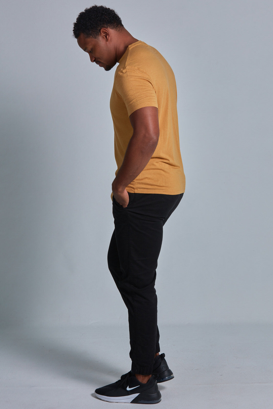 ONNO bamboo t-shirt in Mustard Unpatched, Golden is 6'0" and wearing size L.