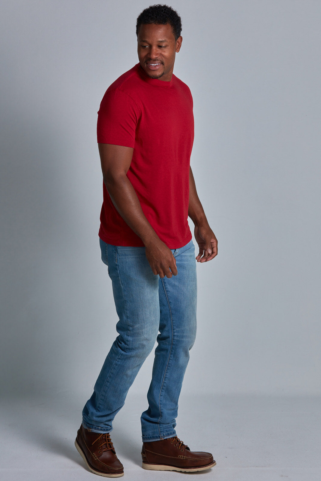 ONNO bamboo t-shirt In Earth Red Unpatched, Golden is 6'0" and wearing size L.