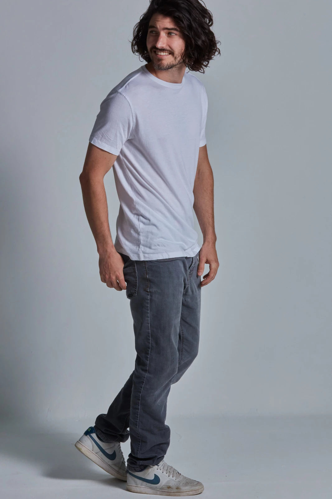 ONNO bamboo t-shirt in White, Nic is 5'11" and wearing size M.