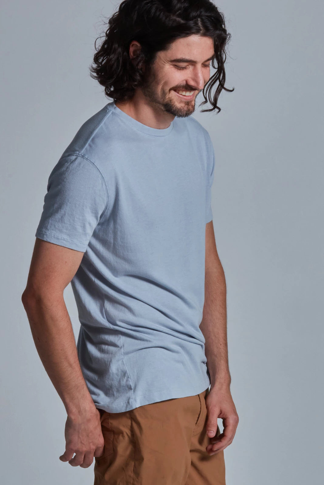 ONNO bamboo t-shirt in Sky Blue, Nic is 5'11" and wearing size M.