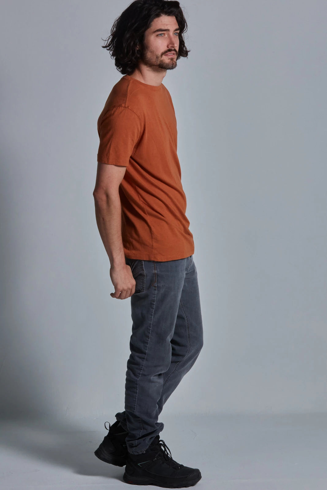 ONNO bamboo t-shirt in Rust, Nic is 5'11" and wearing size M.