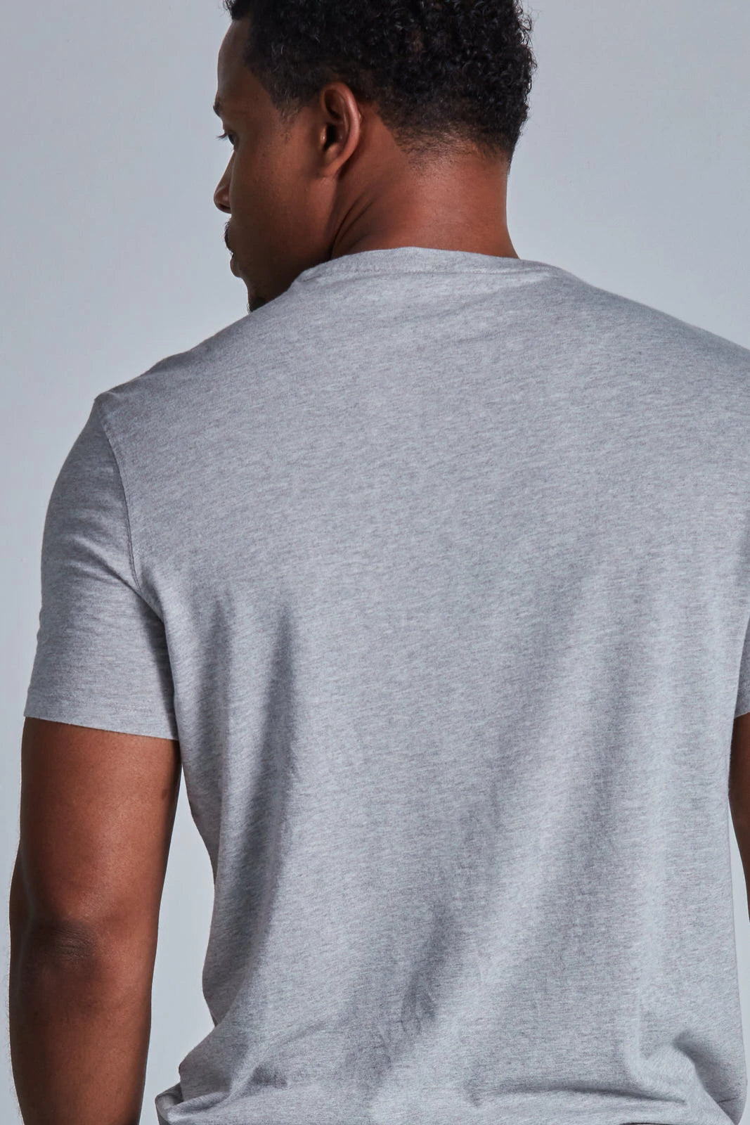 ONNO bamboo t-shirt in Heathered Granite, Golden is 6'0" and wearing size L.