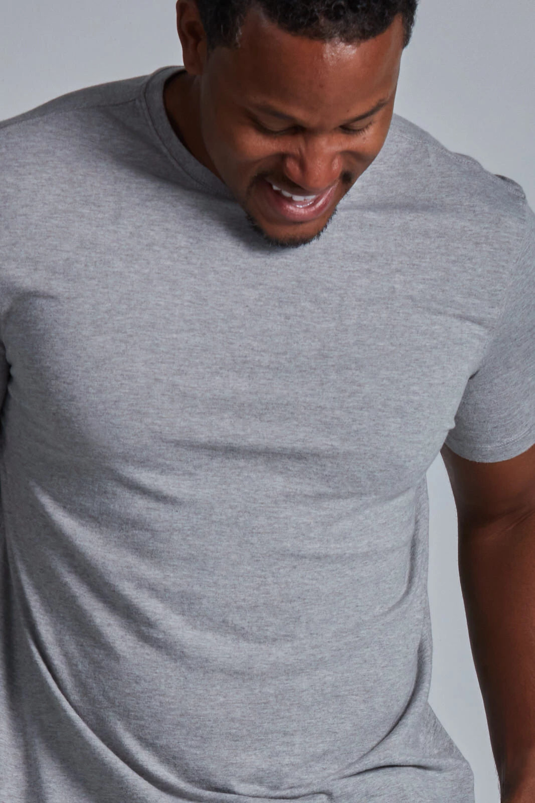 ONNO bamboo t-shirt in Heathered Granite, Golden is 6'0" and wearing size L.