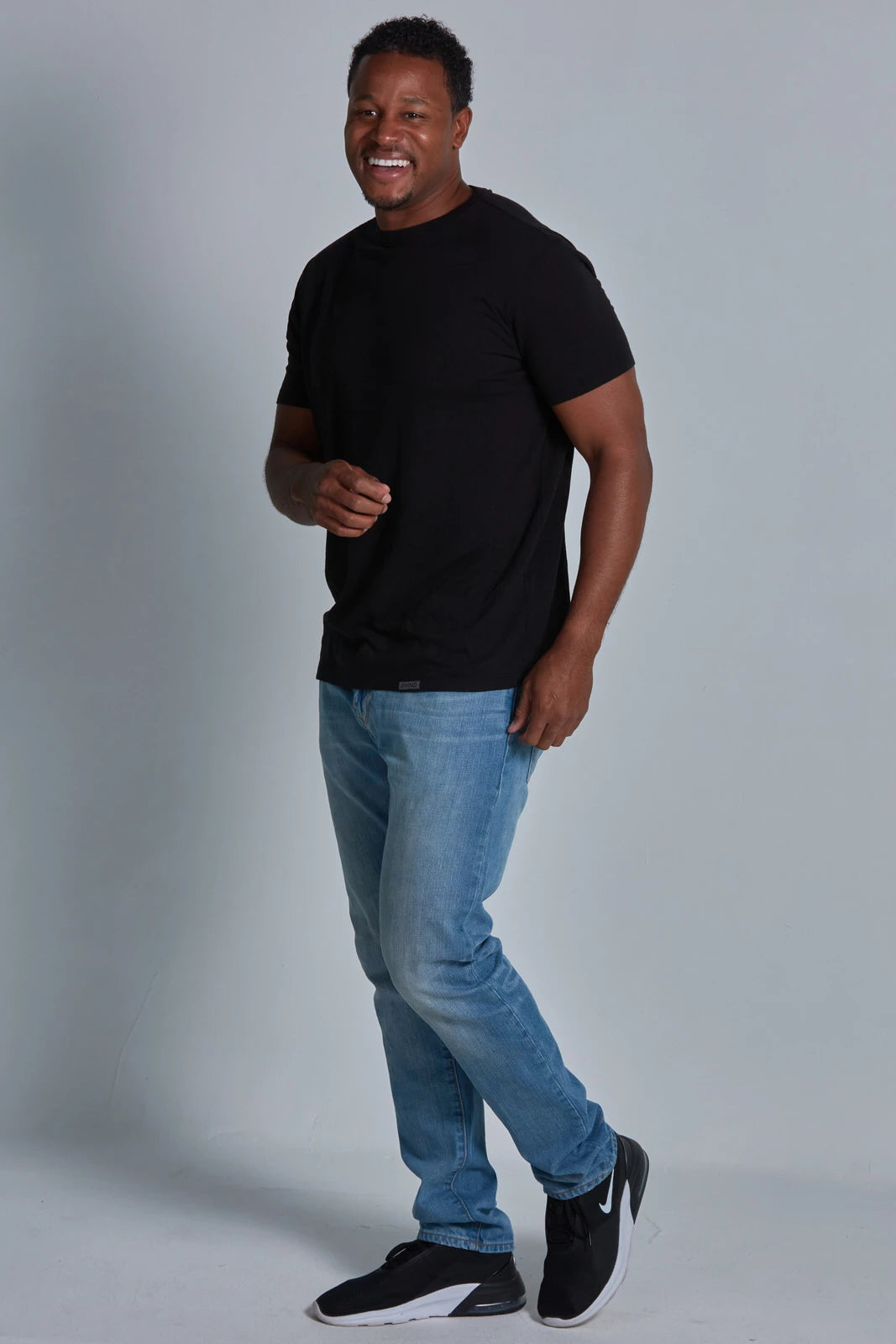 ONNO bamboo t-shirt in Black, Golden is 6'0" and wearing size L.