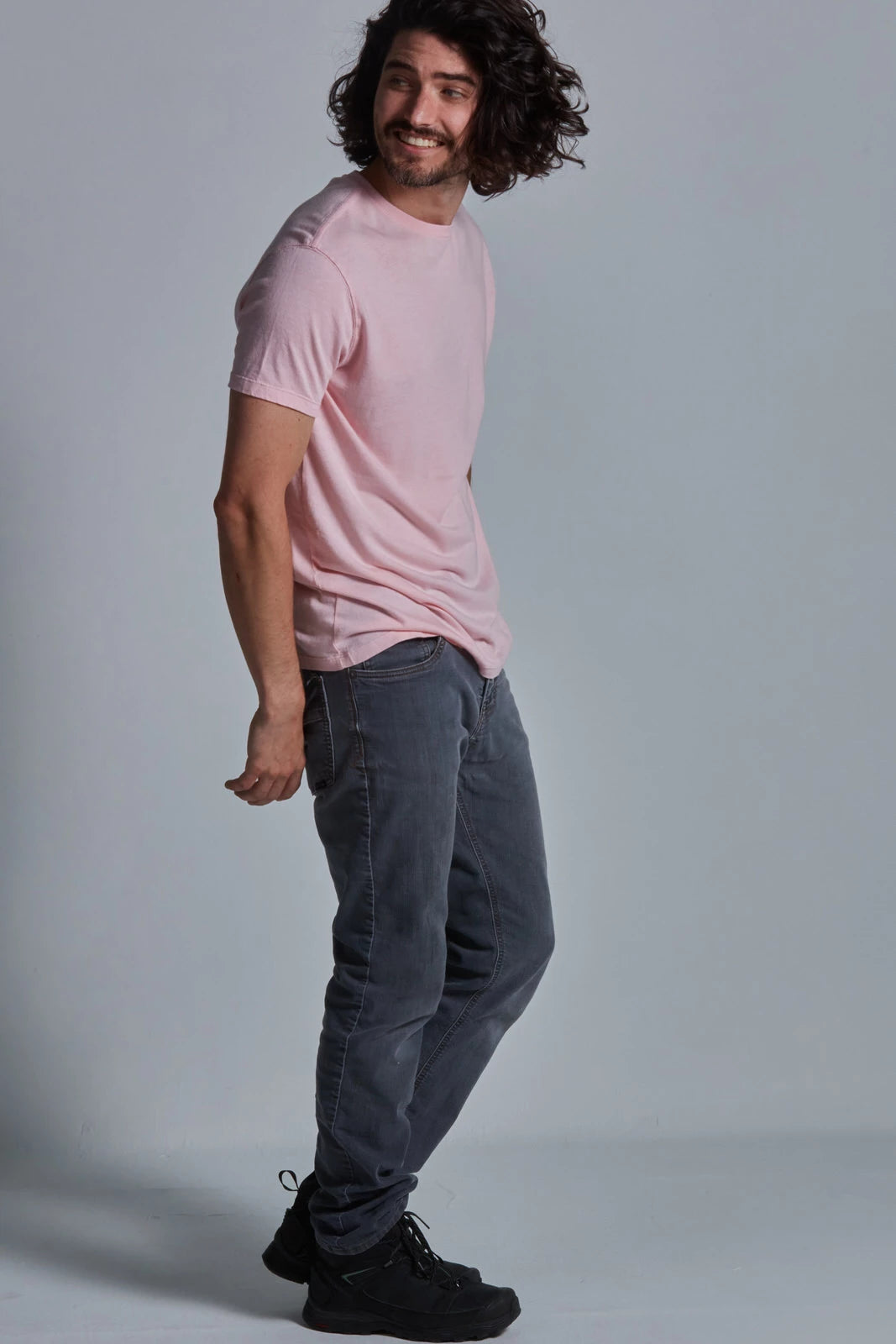 ONNO bamboo t-shirt in Pink, Nic is 5'11" and wearing size M.