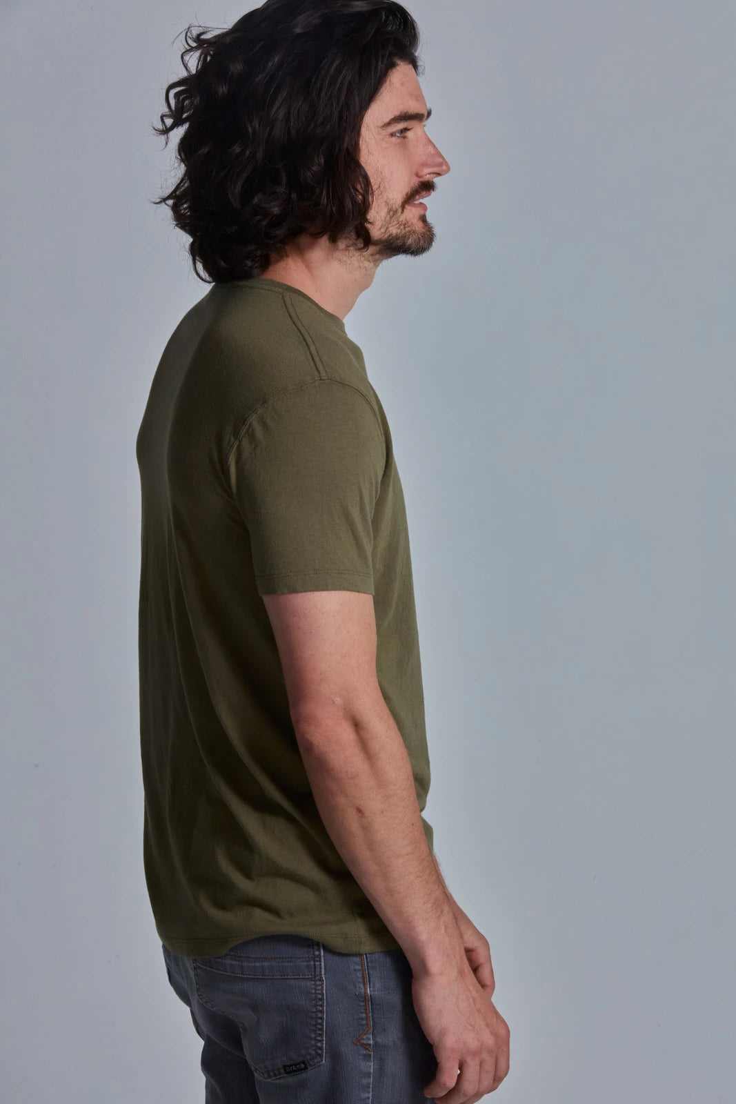 ONNO bamboo t-shirt in Cypress, Nic is 5'11" and wearing size M.
