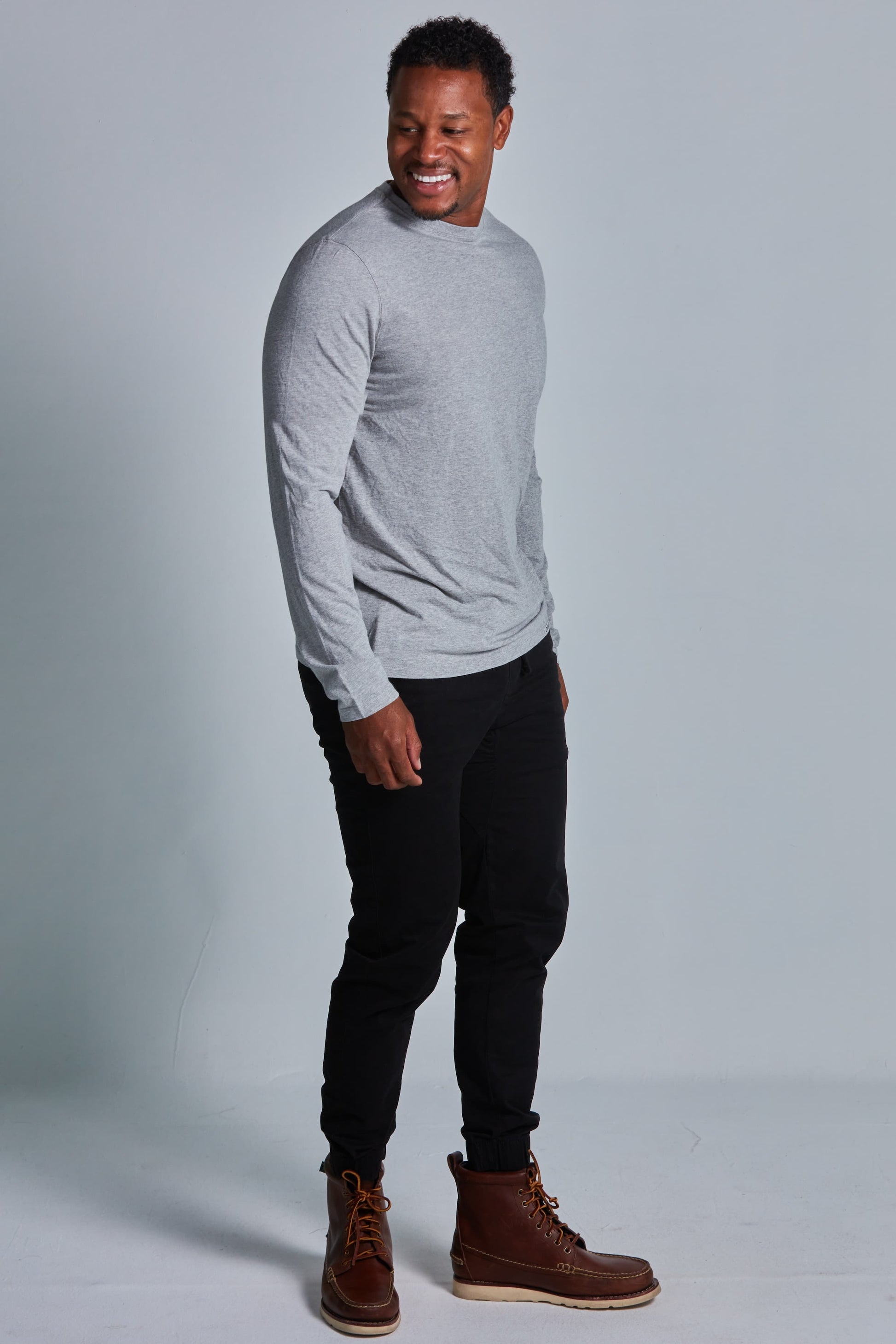 ONNO long sleeve bamboo t-shirt in Heathered Granite Unpatched, Golden is 6'0" and wearing size L.