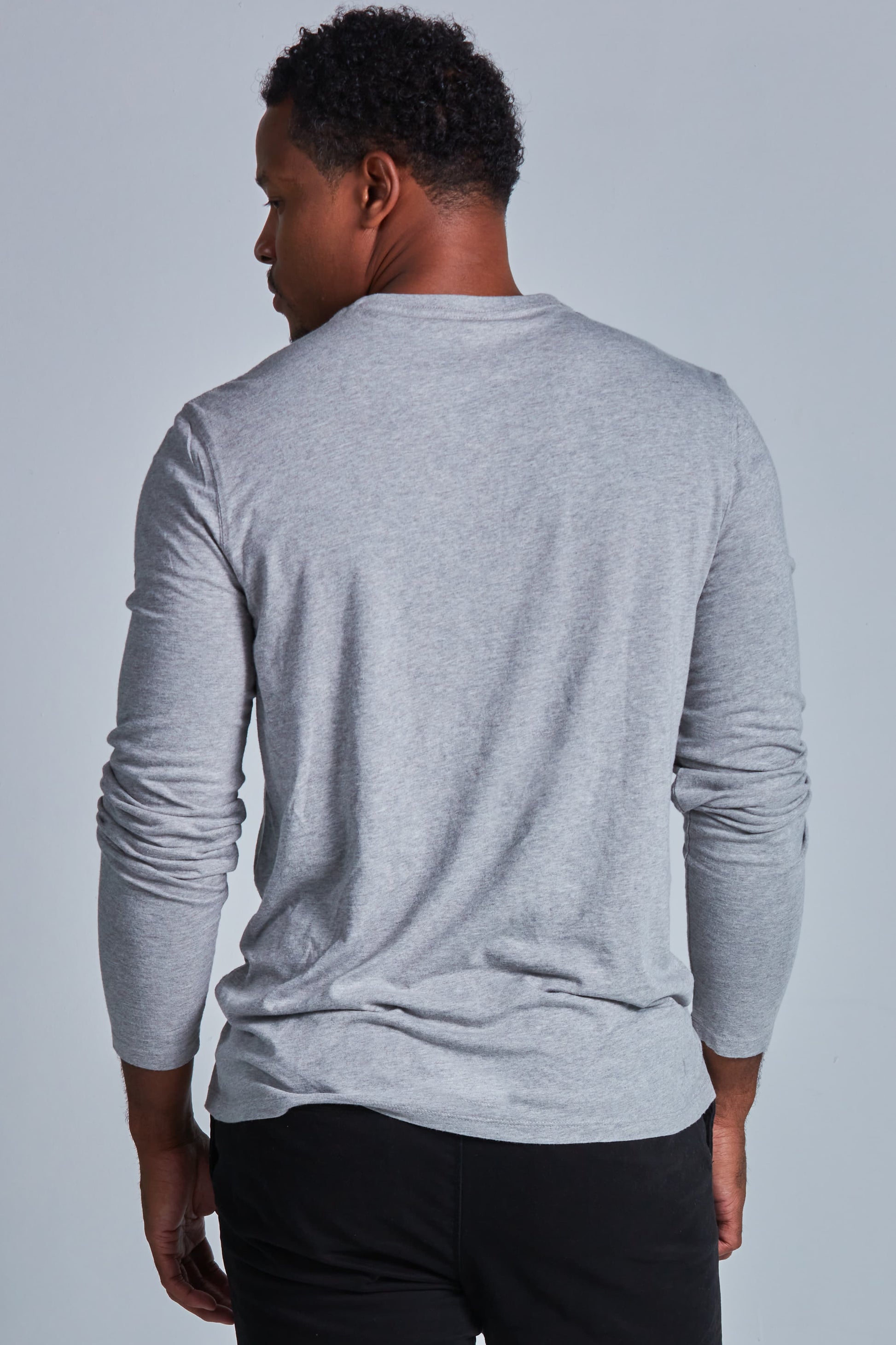ONNO long sleeve bamboo t-shirt in Heathered Granite Unpatched, Golden is 6'0" and wearing size L.
