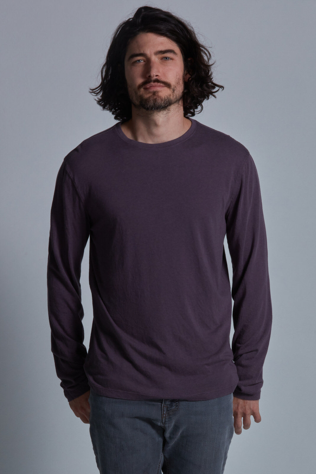 ONNO long sleeve bamboo t-shirt Dirty Purple Unpatched, Nic is 5'11" and wearing size M.