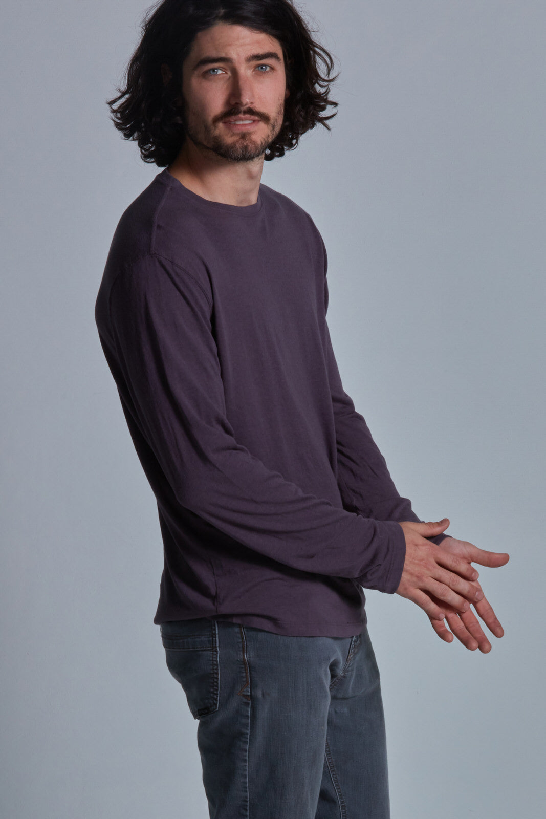 ONNO long sleeve bamboo t-shirt Dirty Purple Unpatched, Nic is 5'11" and wearing size M.