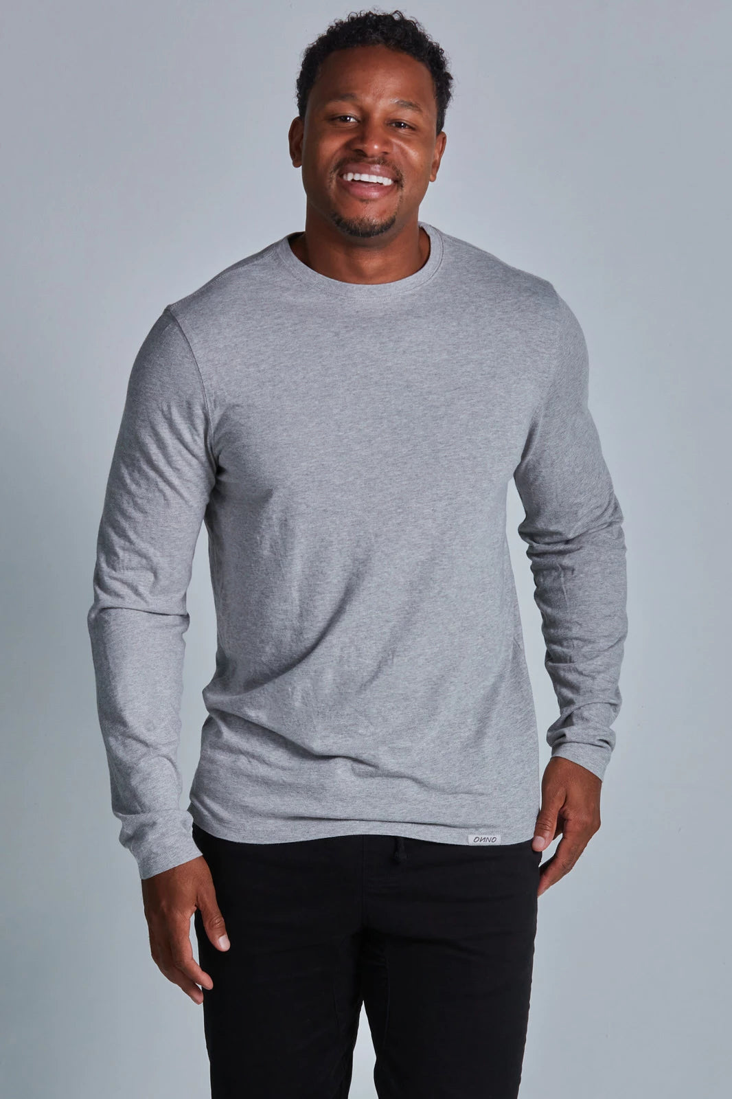 ONNO long sleeve bamboo t-shirt in Heathered Granite, Golden is 6'0" and wearing size L.