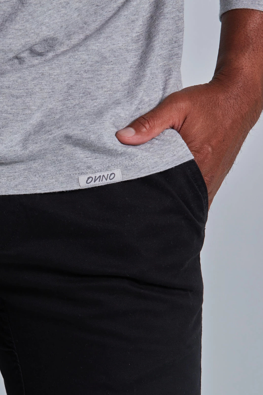 ONNO long sleeve bamboo t-shirt in Heathered Granite, Golden is 6'0" and wearing size L.