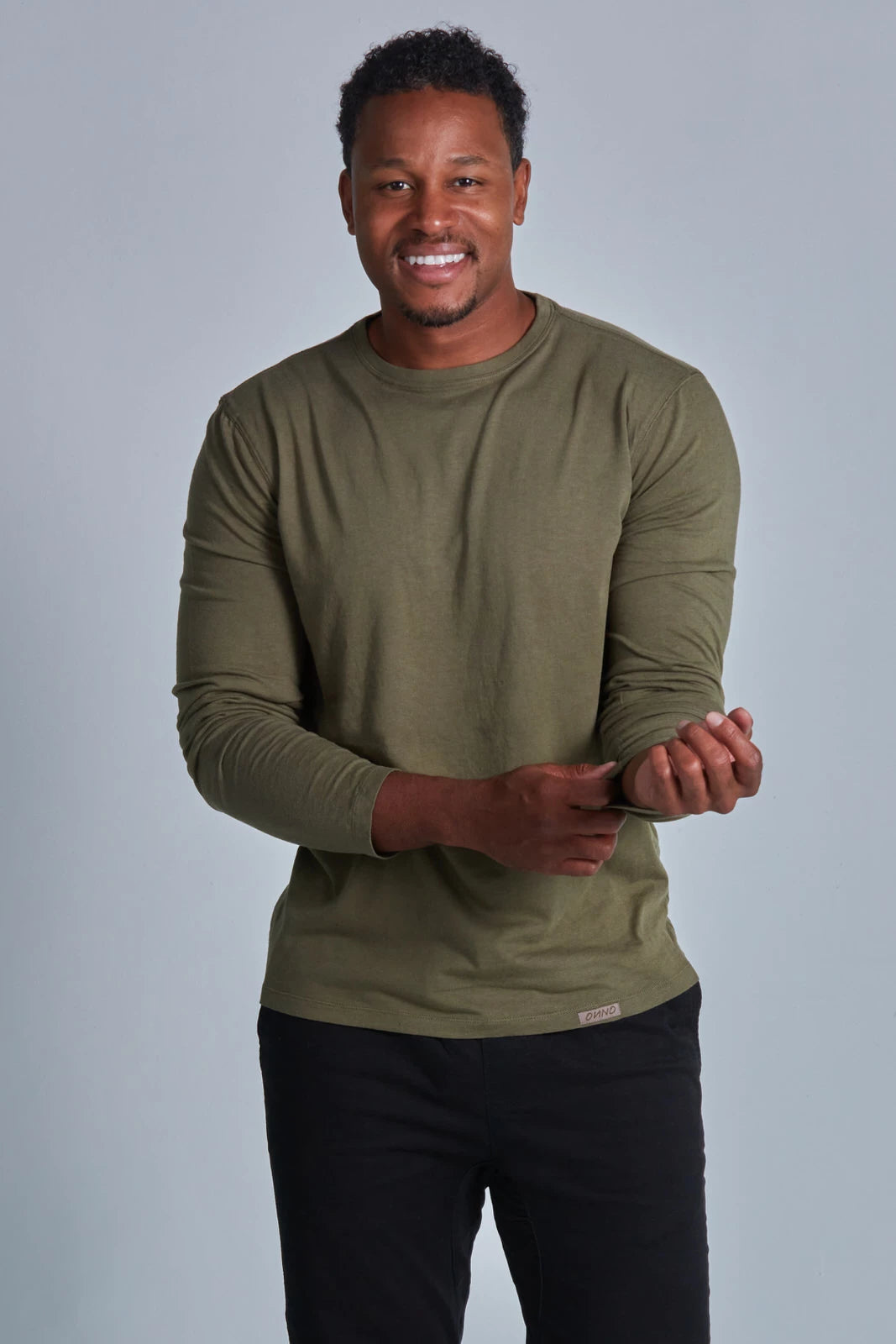 ONNO long sleeve bamboo t-shirt in Cypress, Golden is 6'0" and wearing size L.