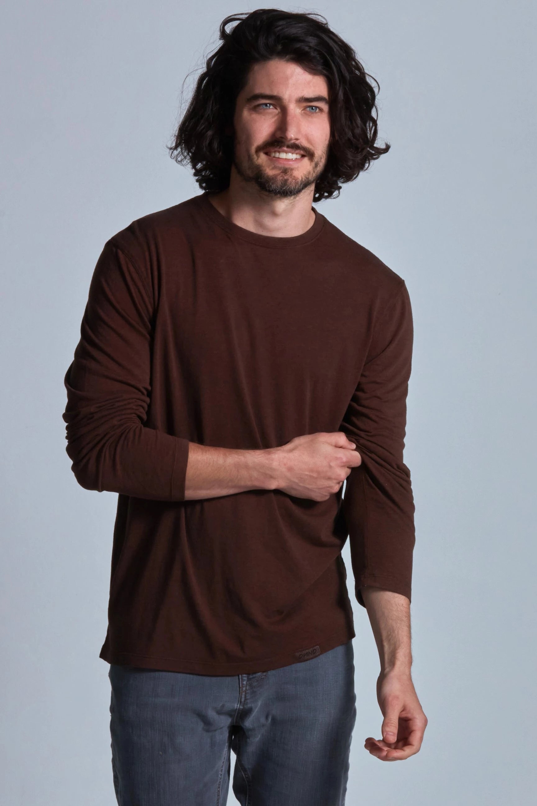 ONNO long sleeve bamboo t-shirt in Espresso, Nic is 5'11" and wearing size M.