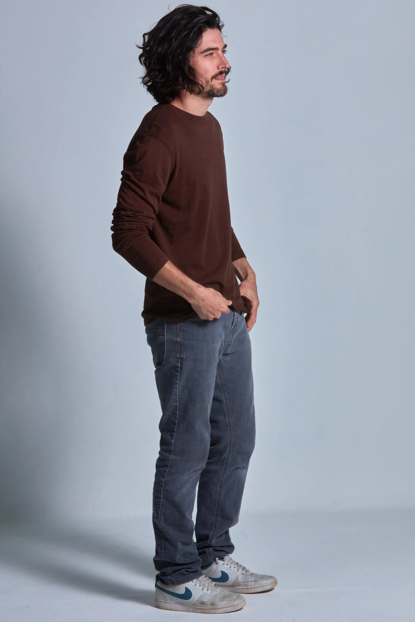 ONNO long sleeve bamboo t-shirt in Espresso, Nic is 5'11" and wearing size M.
