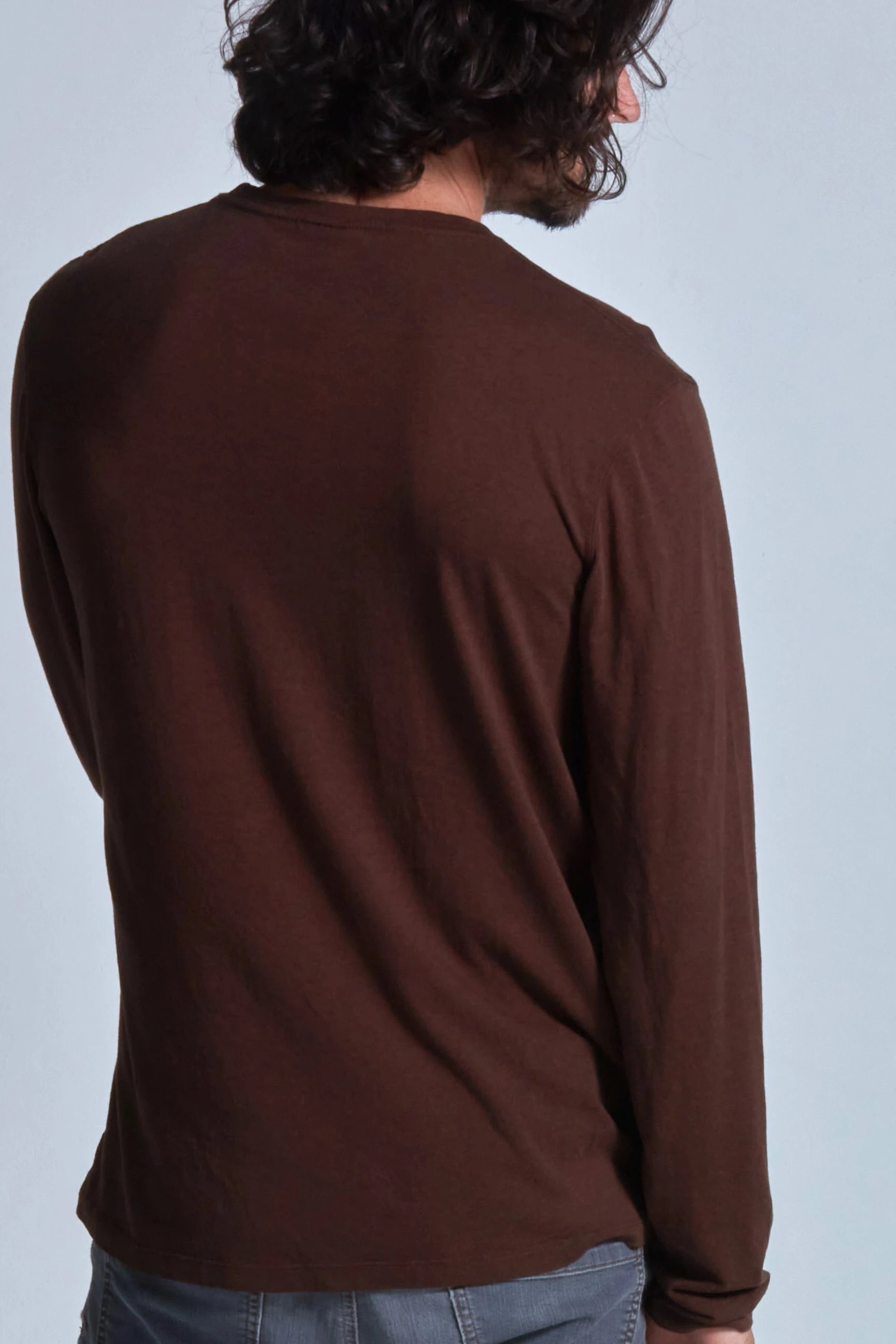 ONNO long sleeve bamboo t-shirt in Espresso, Nic is 5'11" and wearing size M.