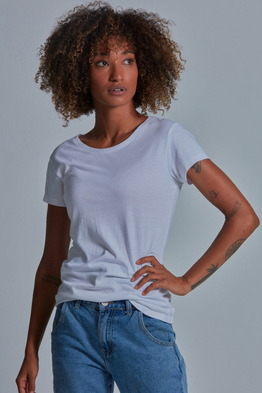 ONNO bamboo t-shirt in White Unpatched, Sage is 5'7" and wearing size XS.