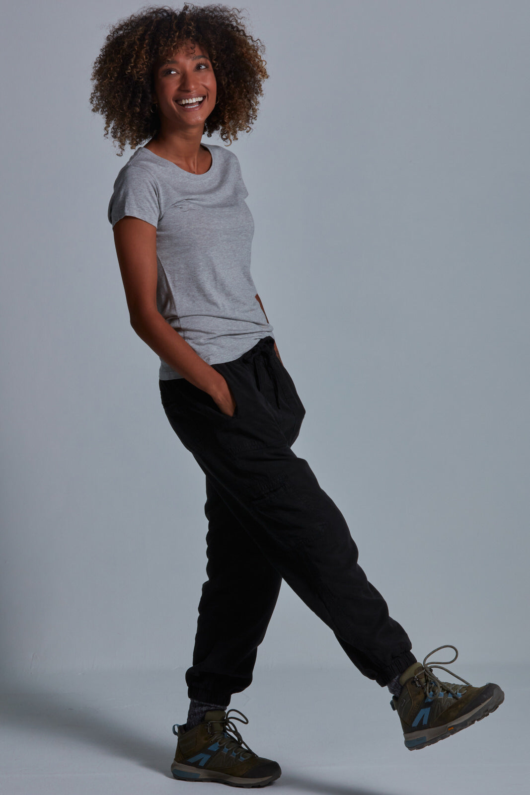 ONNO bamboo t-shirt in Heather Gray Unpatched, Sage is 5'7" and wearing size XS.