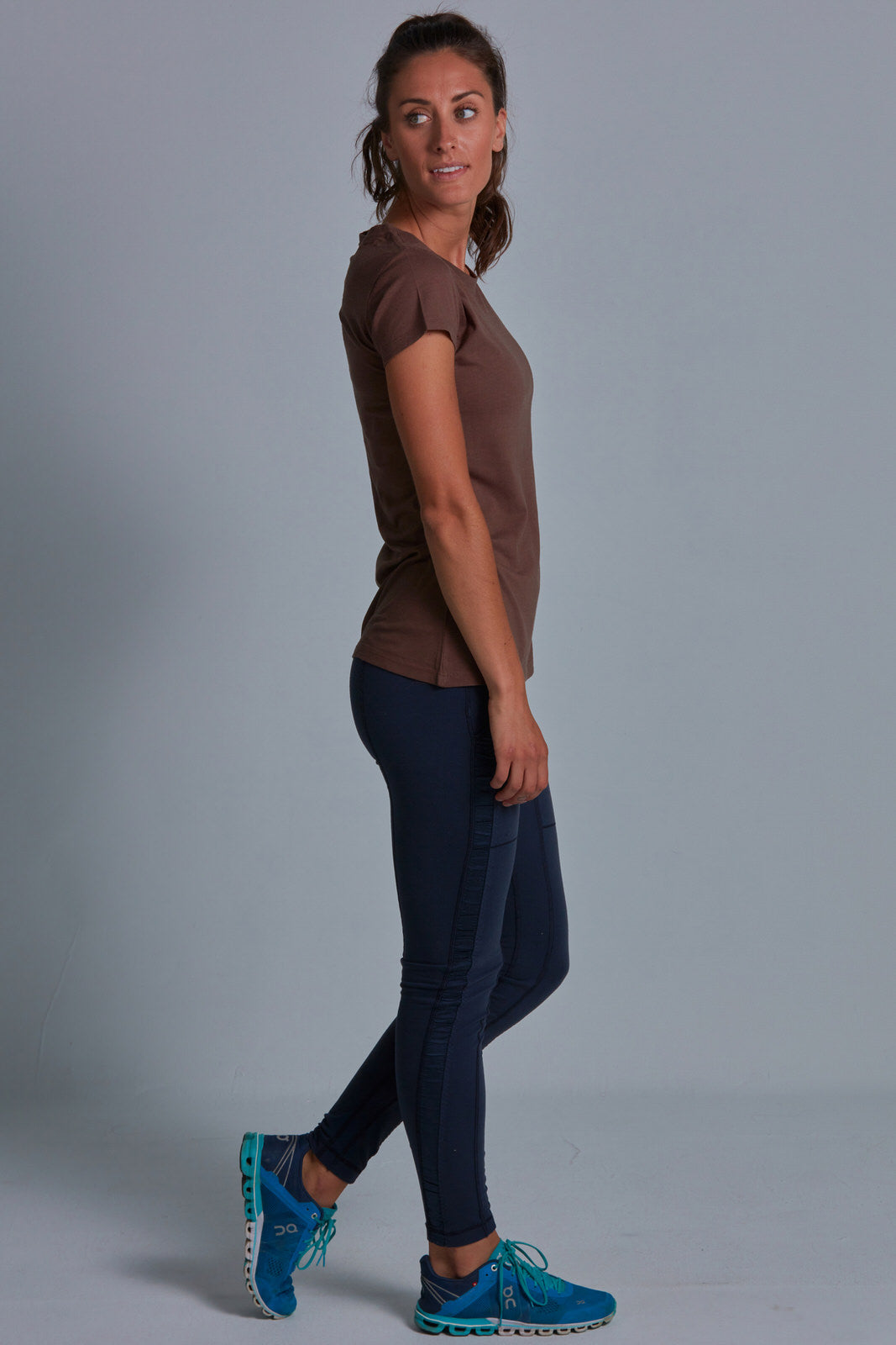 ONNO bamboo t-shirt in Milk Chocolate Unpatched, Christina is 5'9" and wearing size S.