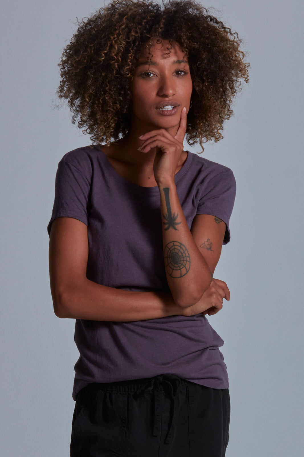 ONNO bamboo t-shirt Dirty Purple Unpatched, Sage is 5'7" and wearing size XS.