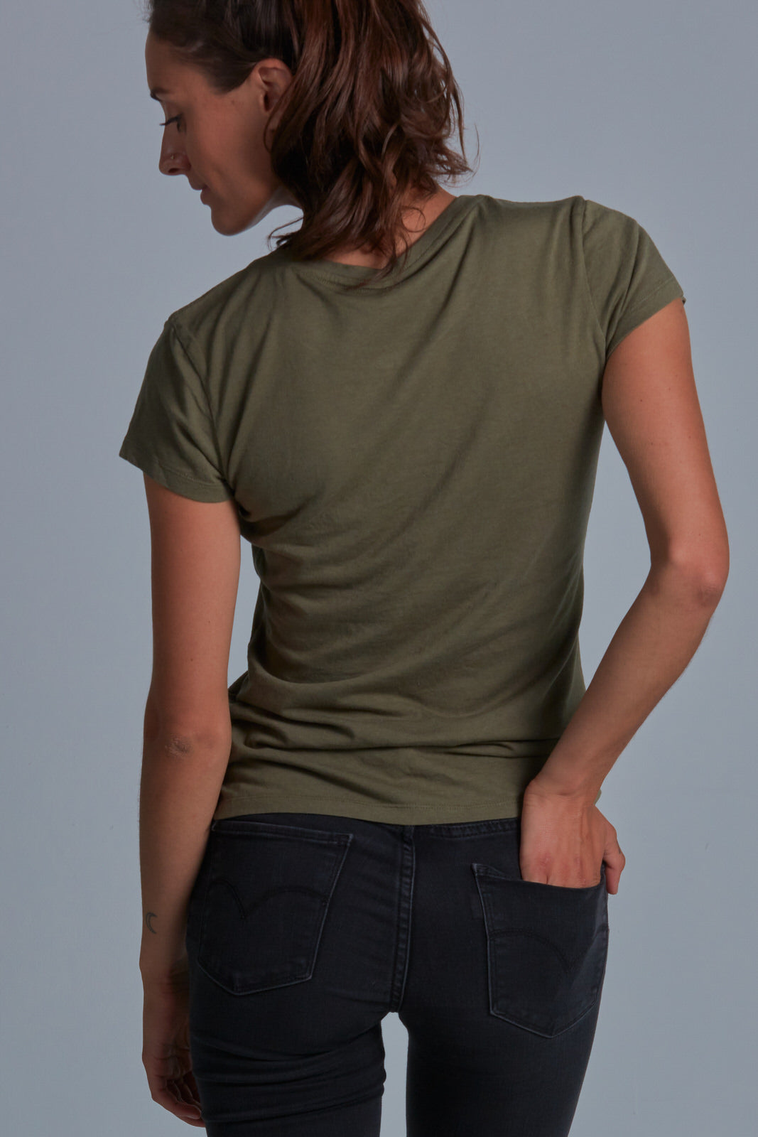 ONNO bamboo t-shirt in Cypress Unpatched, Christina is 5'9" and wearing size S.