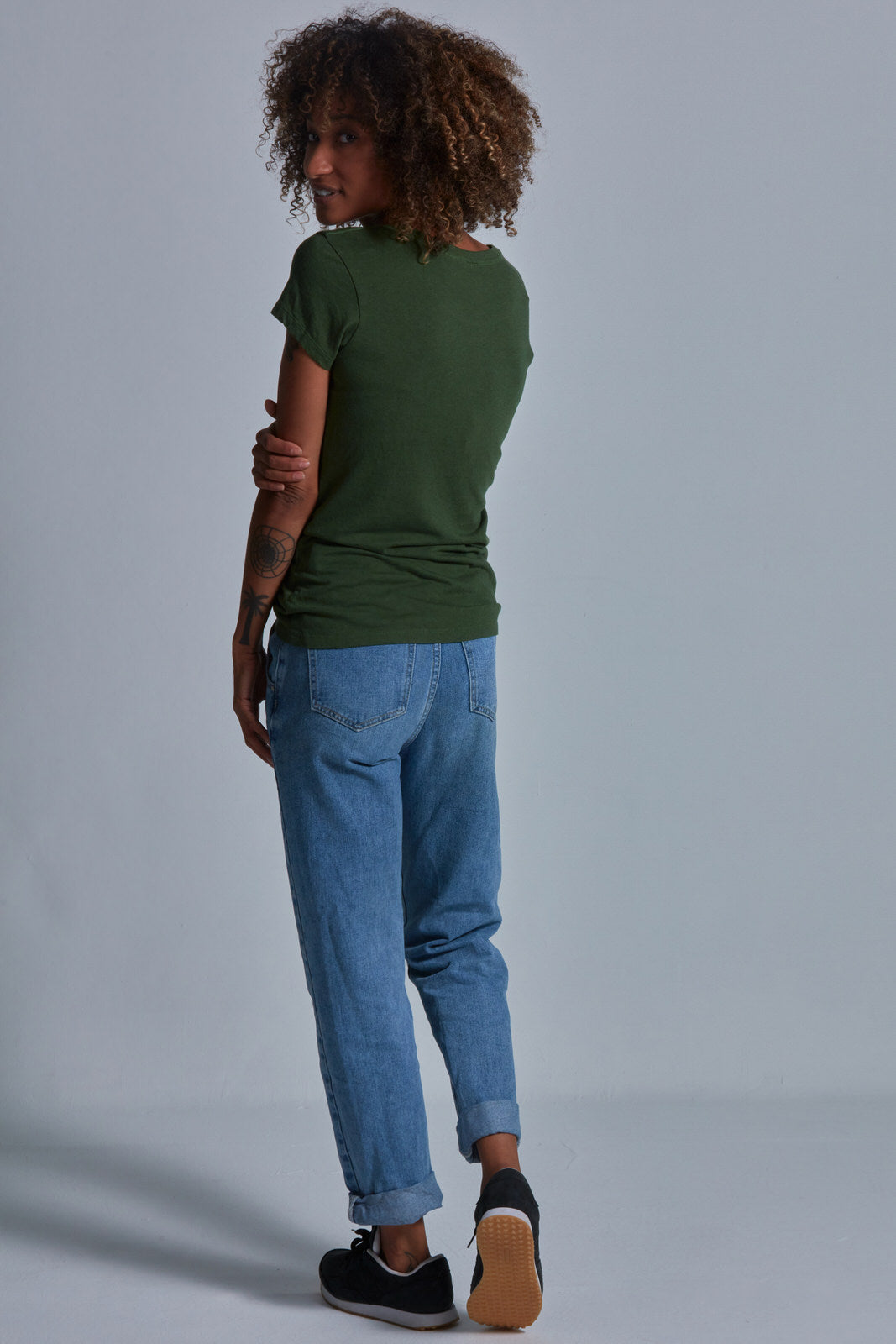 ONNO bamboo t-shirt in Moss Green Unpatched, Sage is 5'7" and wearing size XS.