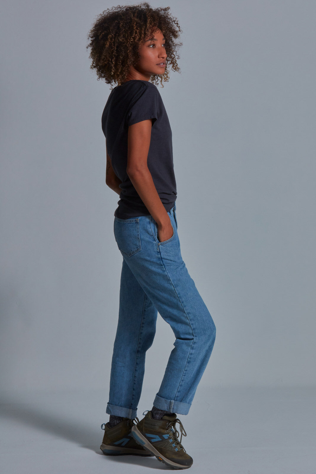 ONNO bamboo t-shirt in Charcoal Blue Unpatched, Sage is 5'7" and wearing size XS.