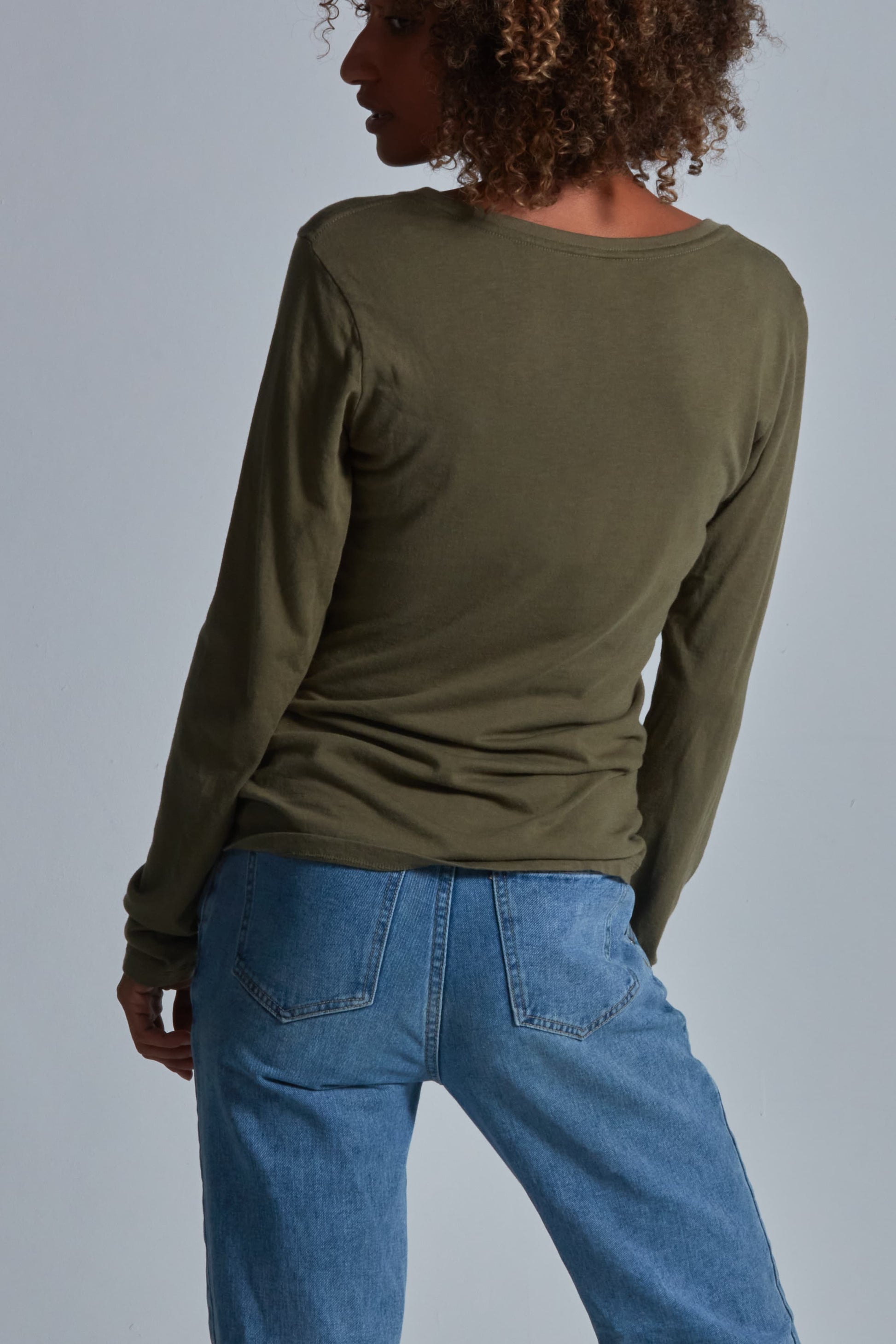 ONNO long sleeve bamboo t-shirt in Cypress Unpatched, Sage is 5'7" and wearing size XS.