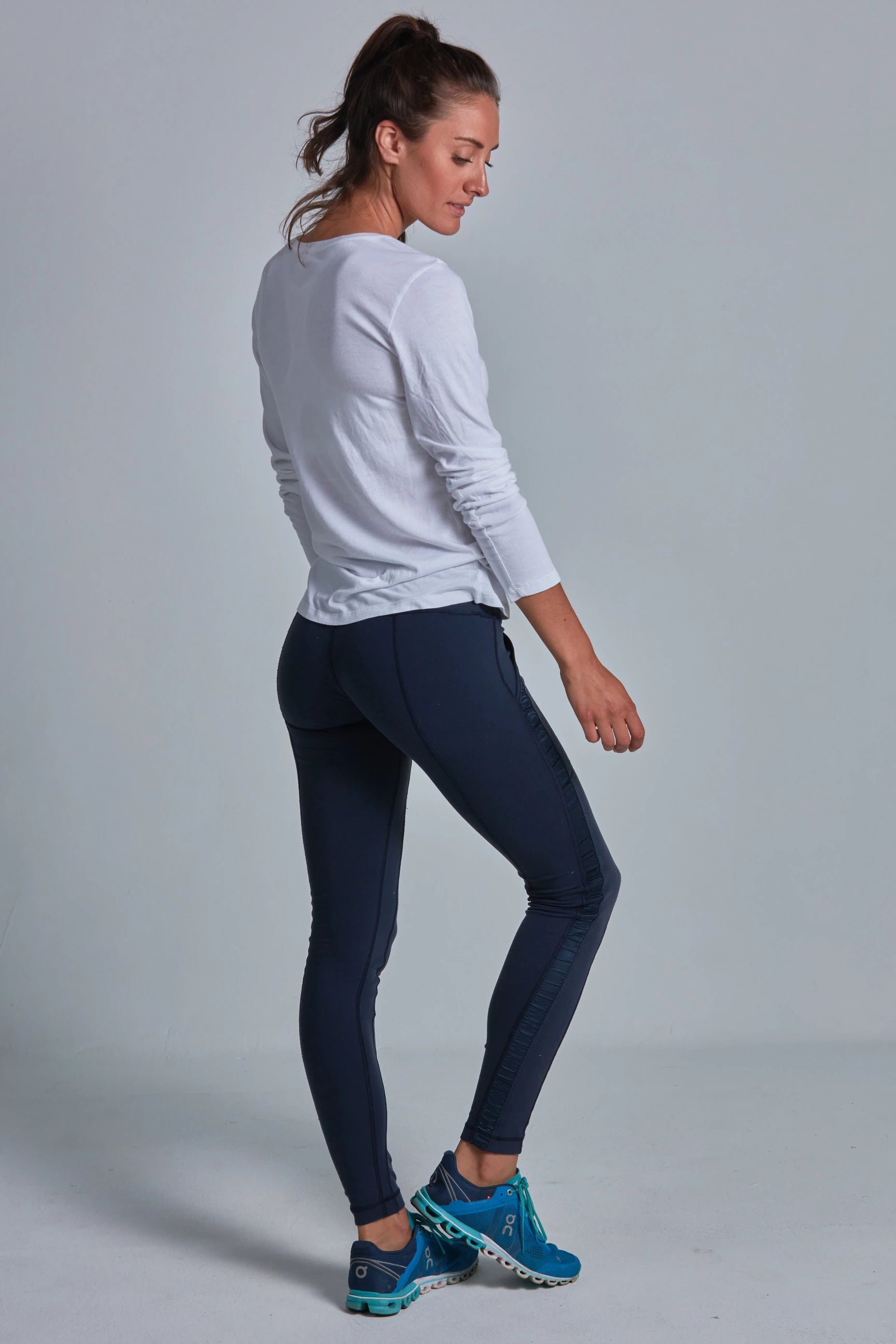 ONNO long sleeve bamboo t-shirt in White, Christina is 5'9" and wearing size S.