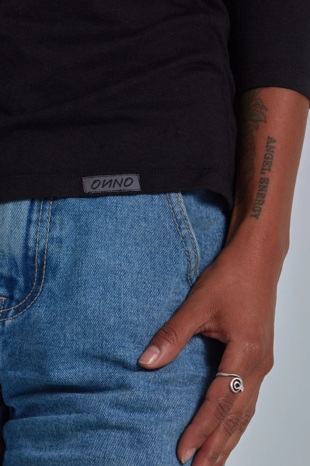 ONNO long sleeve bamboo t-shirt in Black, Sage is 5'7" and wearing size XS.