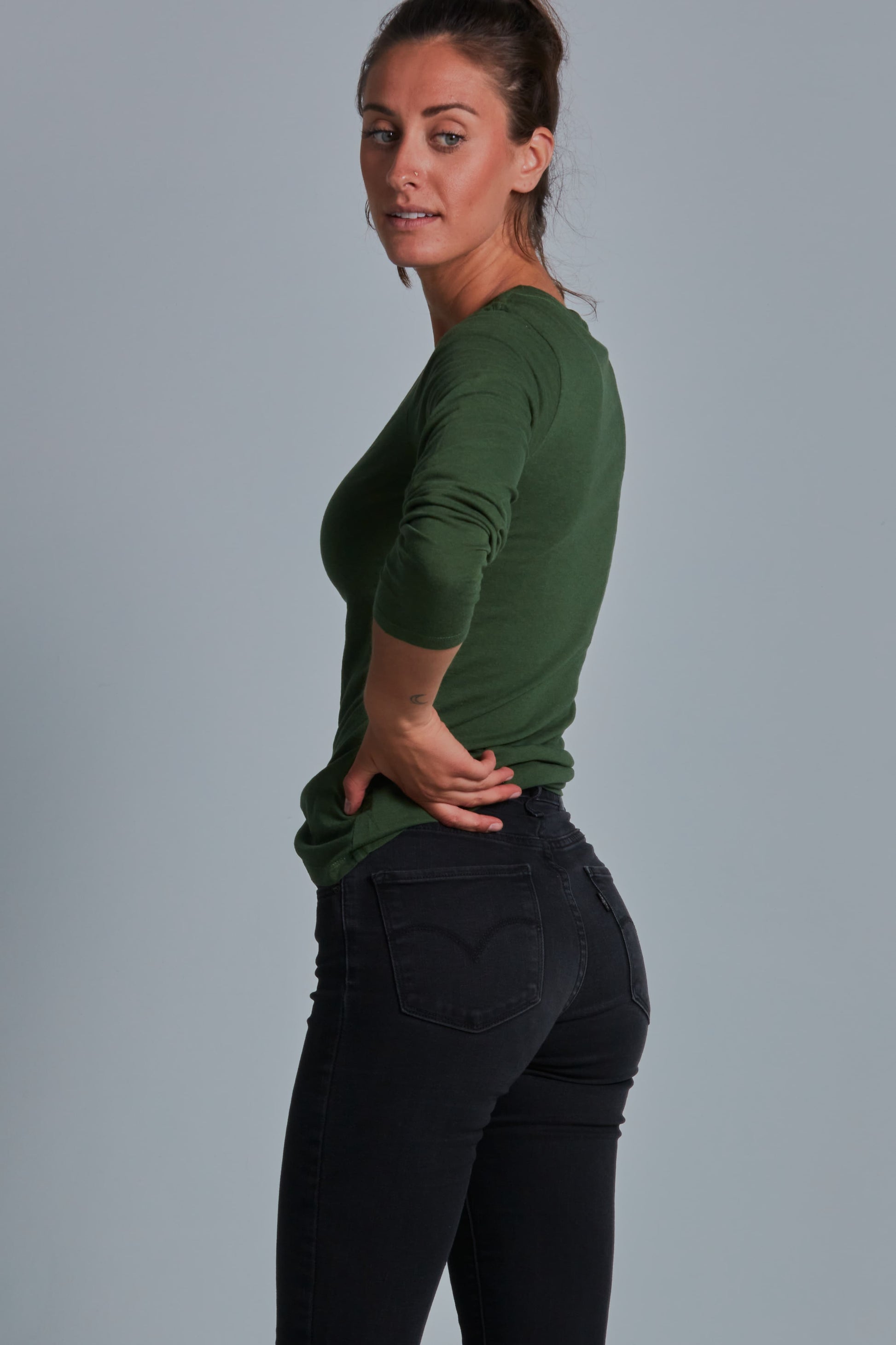 ONNO long sleeve bamboo t-shirt in Moss Green, Christina is 5'9" and wearing size S.