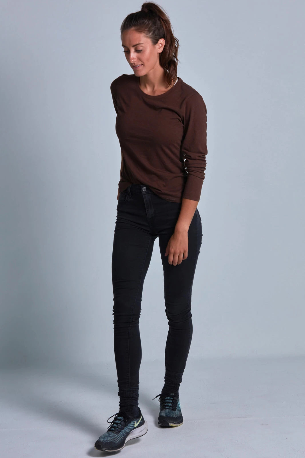 ONNO long sleeve bamboo t-shirt in Espresso, Christina is 5'9" and wearing size S.