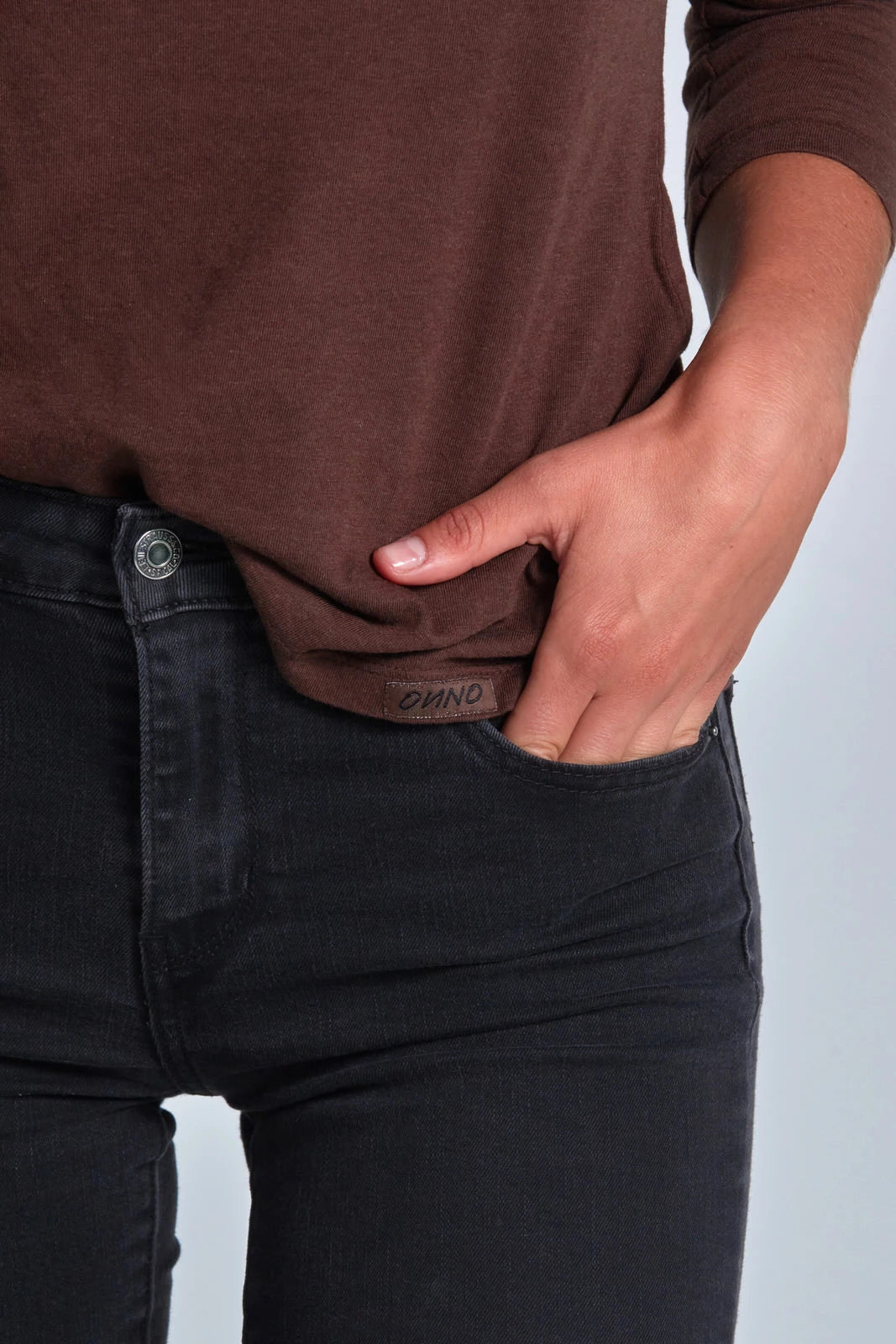 ONNO long sleeve bamboo t-shirt in Espresso, Christina is 5'9" and wearing size S.