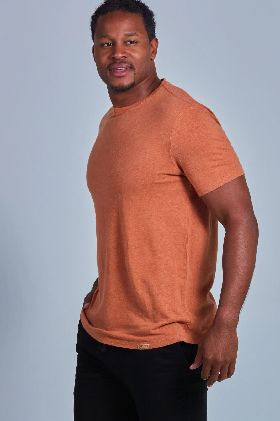 ONNO hemp t-shirt in Rust, Golden is 6'0" and wearing size L.