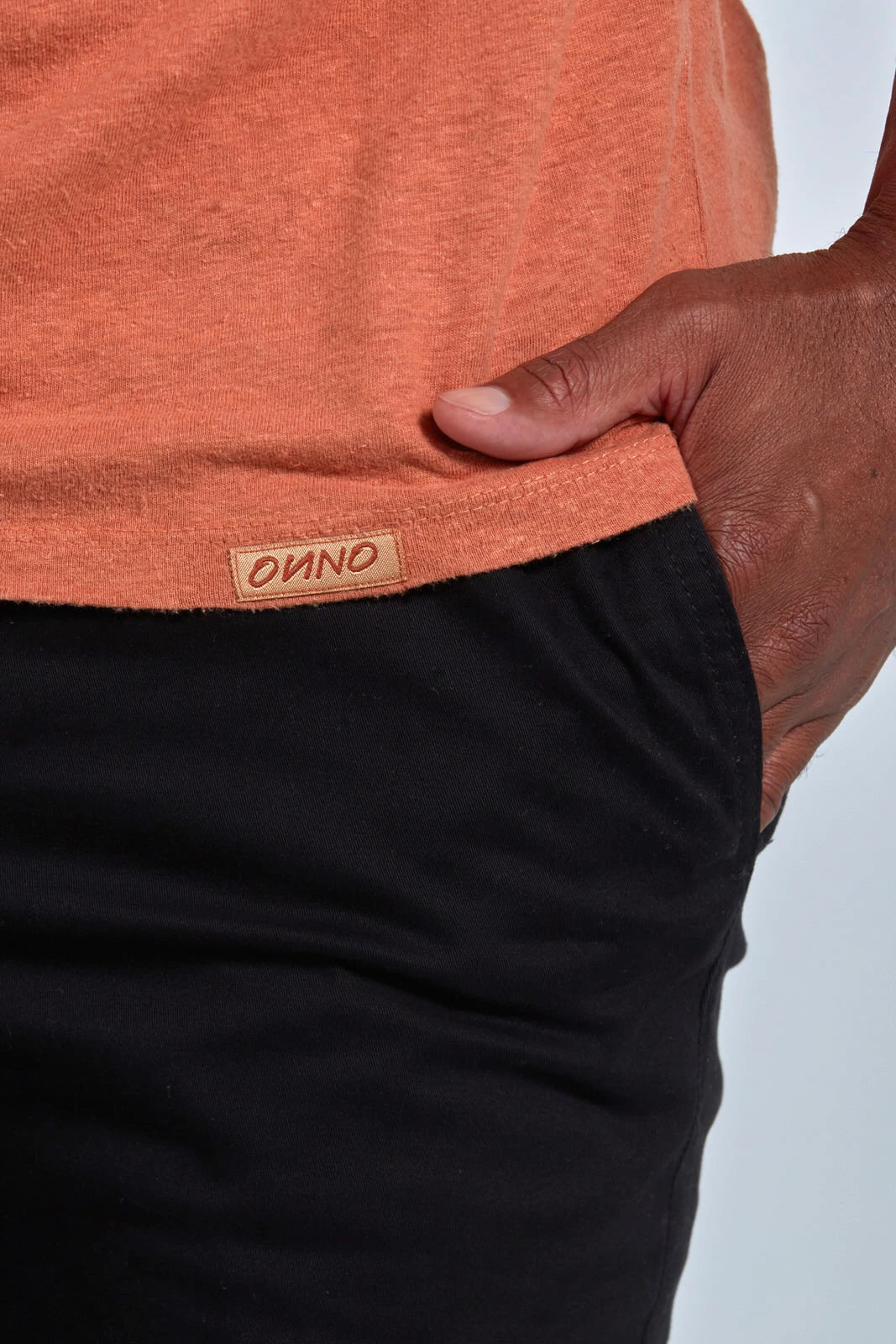 ONNO hemp t-shirt in Rust, Golden is 6'0" and wearing size L.