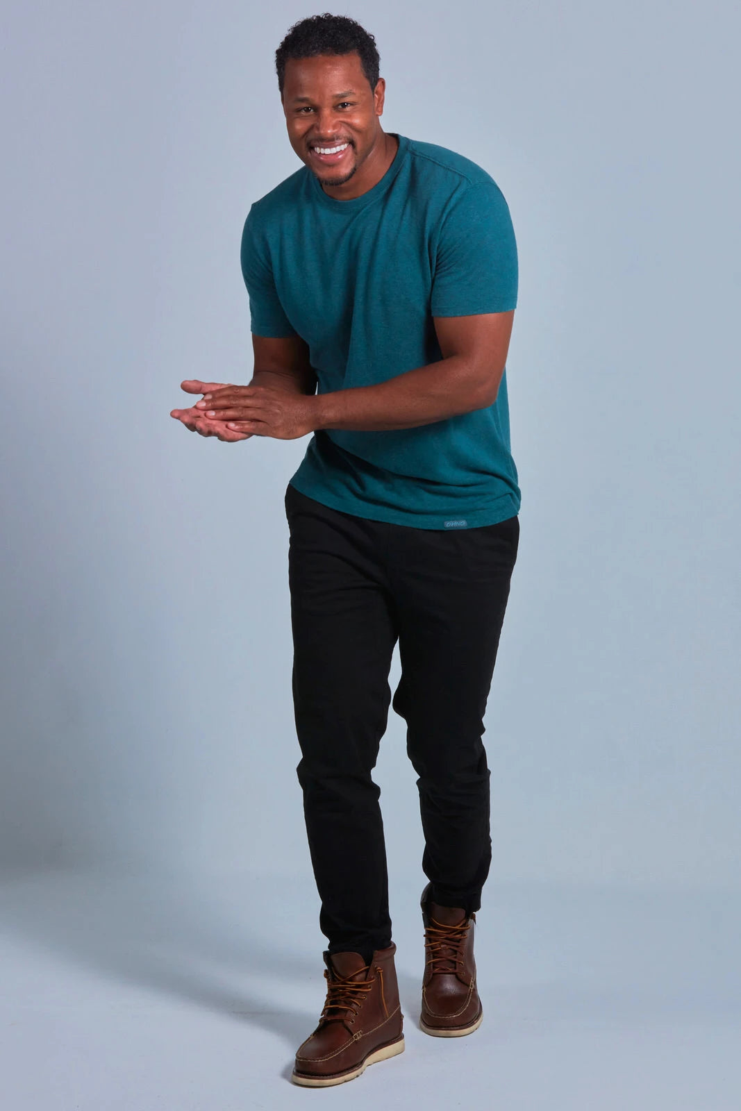 ONNO hemp t-shirt in Teal, Golden is 6'0" and wearing size L.