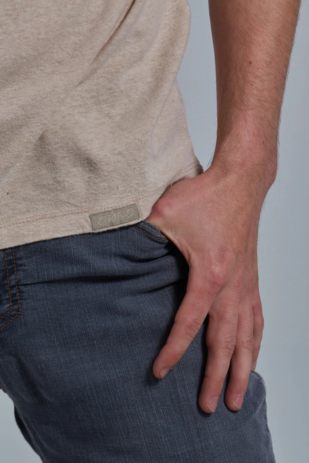 ONNO hemp t-shirt in Sand, Nic is 5'11" and wearing size M.