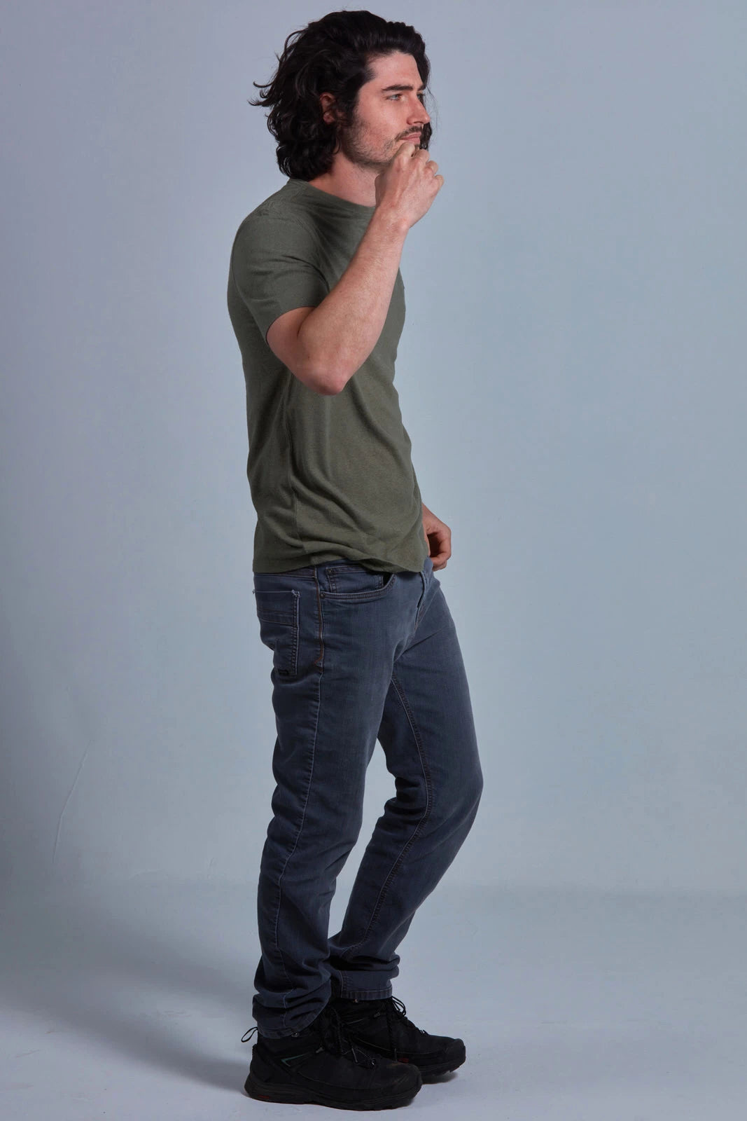 ONNO hemp t-shirt in Cypress, Nic is 5'11" and wearing size M.