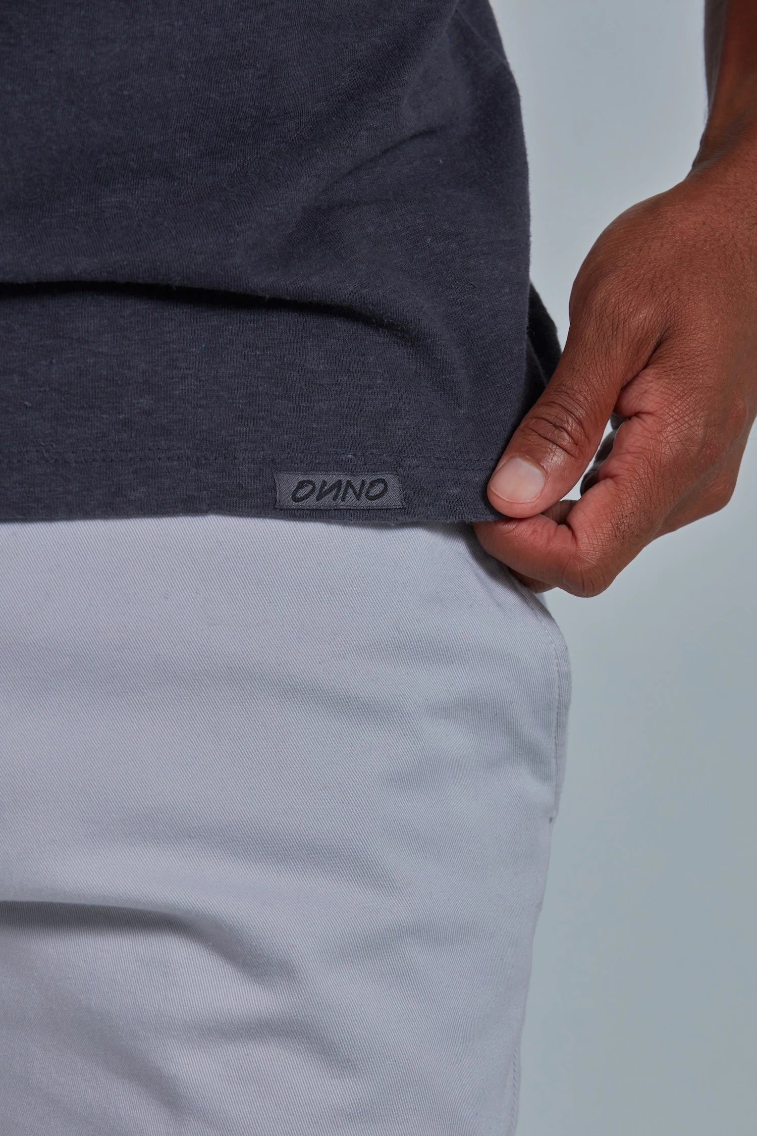 ONNO hemp t-shirt in Slate, Golden is 6'0" and wearing size L.