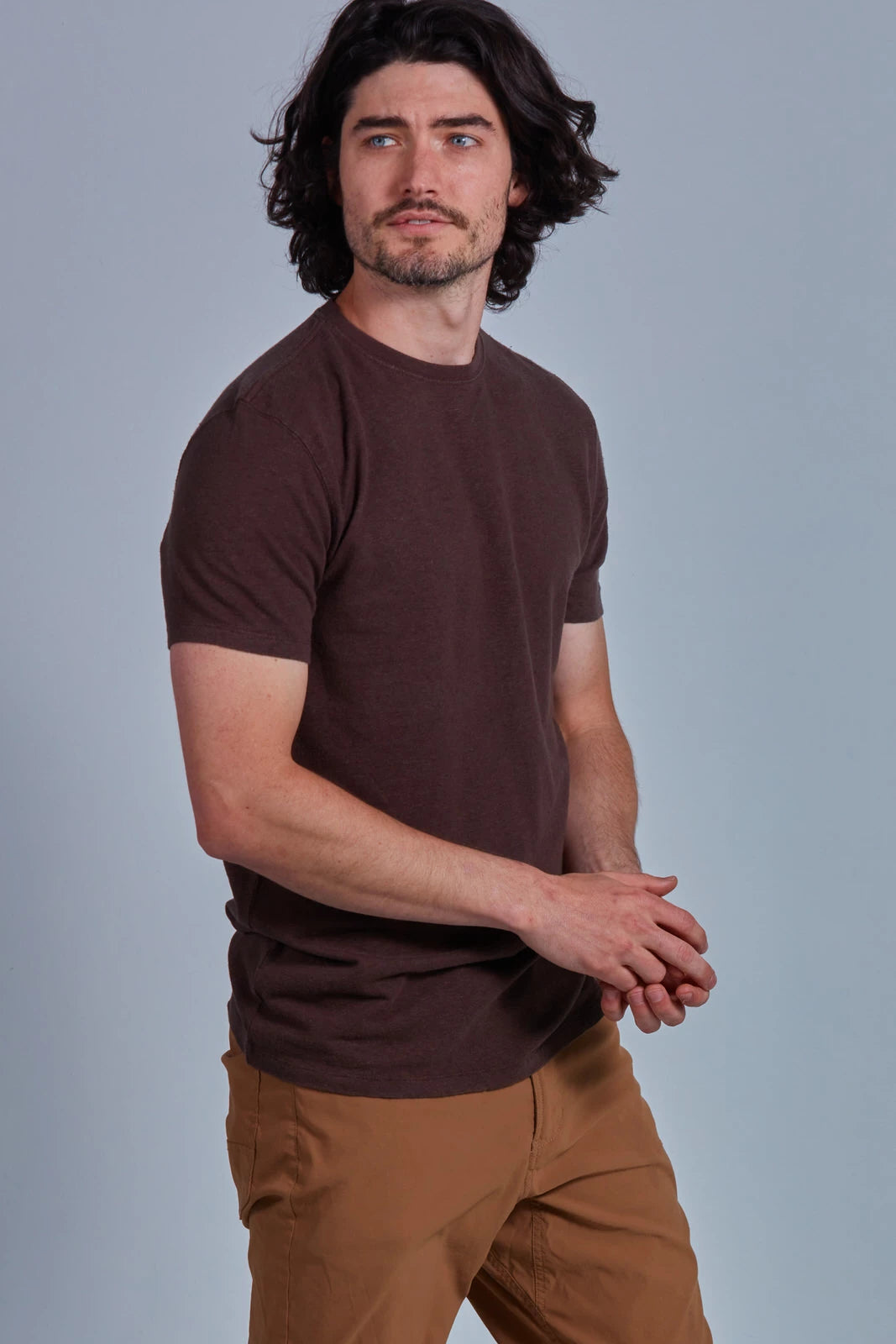 ONNO hemp t-shirt in Espresso, Nic is 5'11" and wearing size M.
