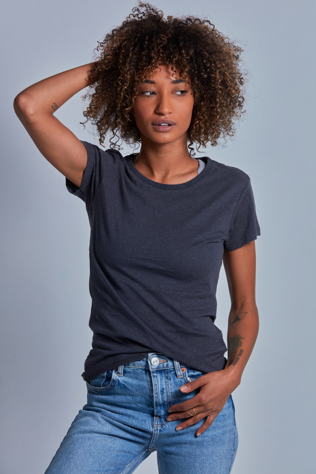 ONNO hemp t-shirt in Slate Unpatched, Sage is 5'7" and wearing size XS.