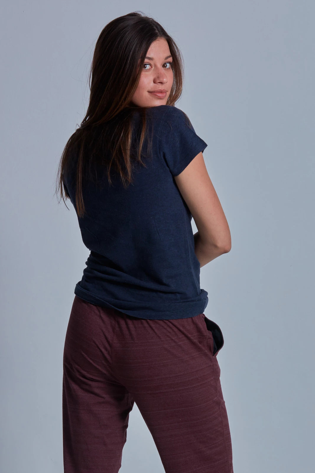 ONNO hemp t-shirt in Lapis, Caroline is 5'8" and wearing size S.