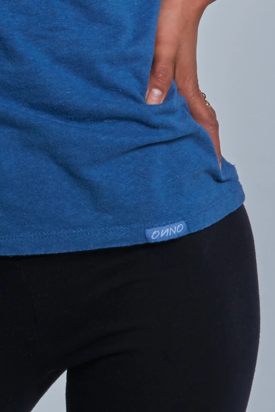 ONNO hemp t-shirt in Earth Blue, Sage is 5'7" and wearing size XS.