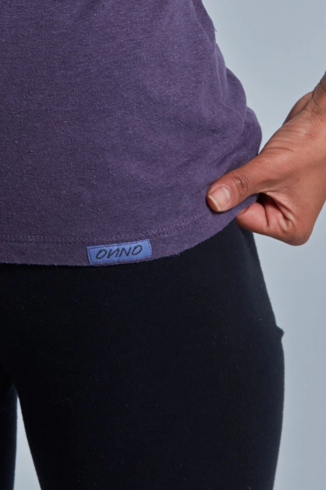 ONNO hemp t-shirt in Dirty Purple, Sage is 5'7" and wearing size XS.