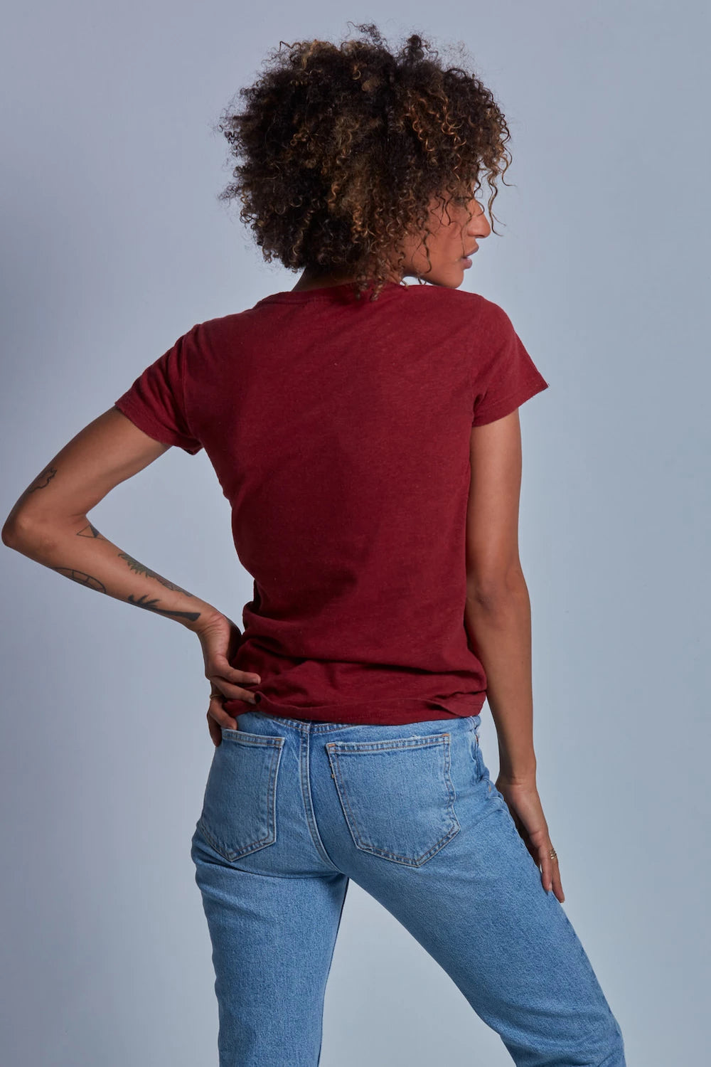 ONNO hemp t-shirt in Cardinal, Sage is 5'7" and wearing size XS.