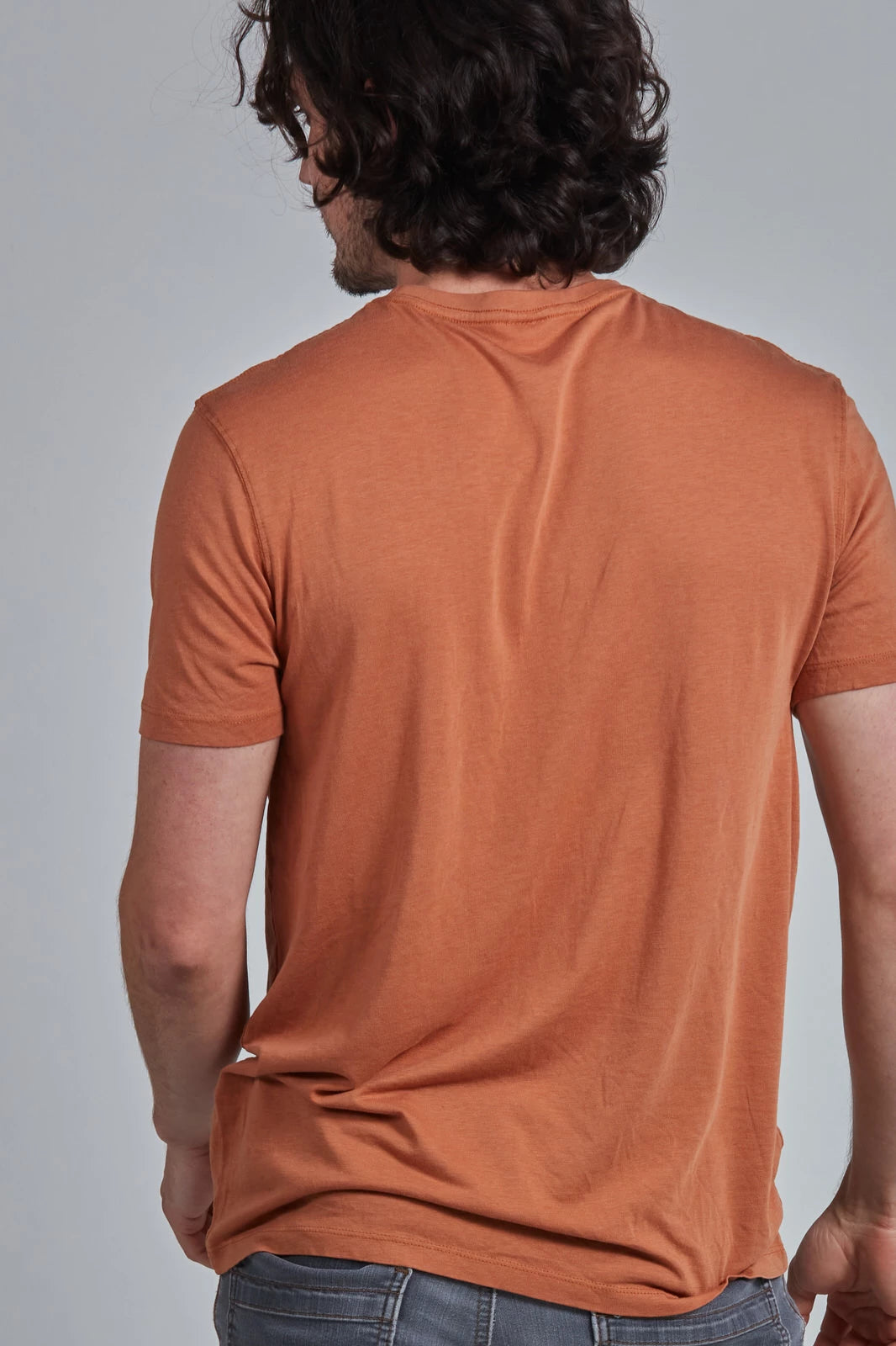 ONNO lyocell bamboo t-shirt in Rust, Nic is 5'11" and wearing size M.