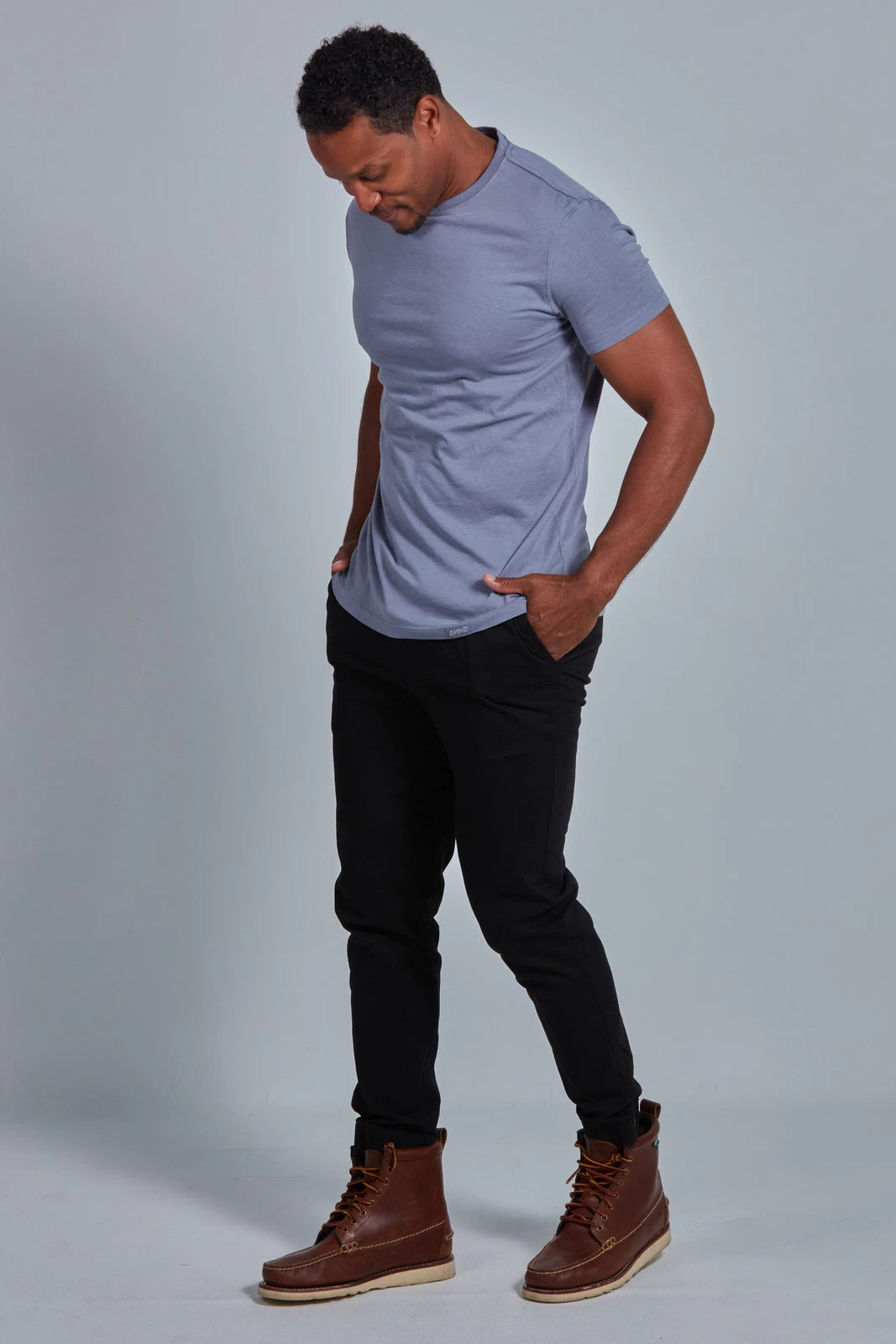 ONNO lyocell bamboo t-shirt in Stone, Golden is 6'0" and wearing size L.