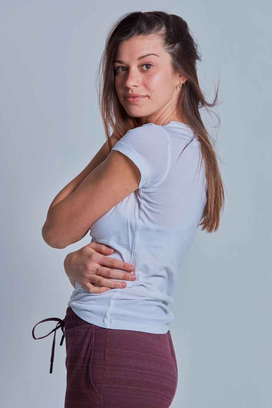 ONNO beechwood t-shirt in White, Caroline is 5'8" and wearing size S.