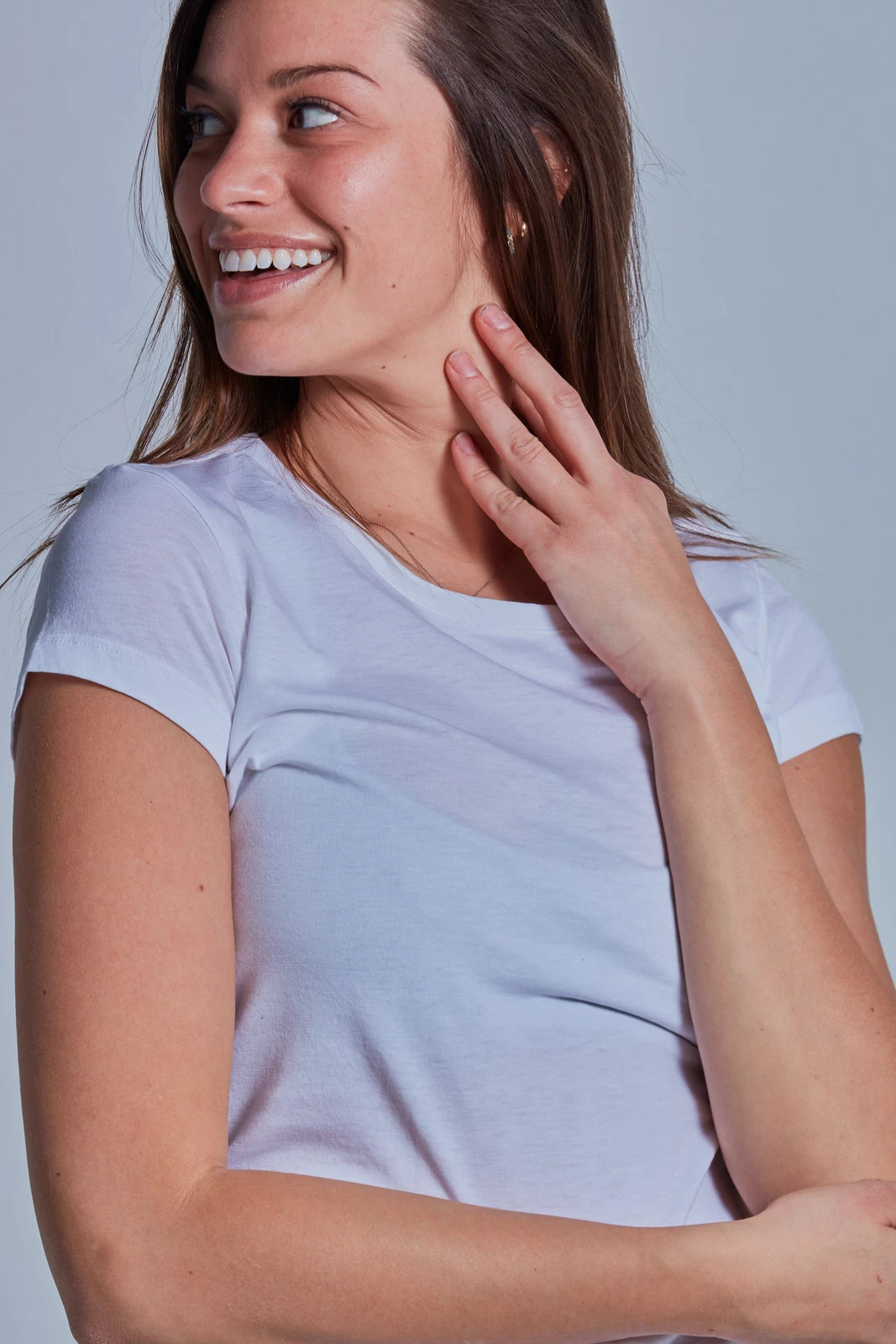 ONNO beechwood t-shirt in White, Caroline is 5'8" and wearing size S.